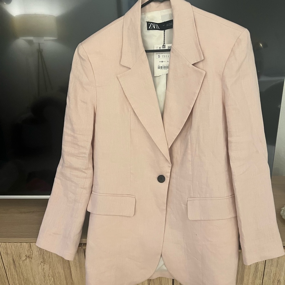 Zara Pink Blazer with Notched Lapels and Structured Shoulders